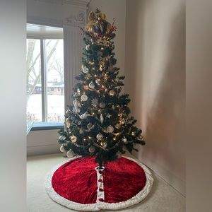 Plush red and creamy white Christmas tree skirt.